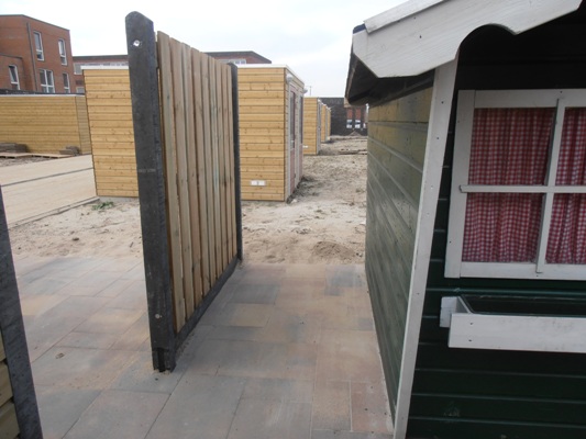 Gratema - Onze tuin: hier komen straks de afvalcontainers