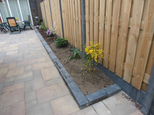 Gratema - Onze tuin: de plantenbak