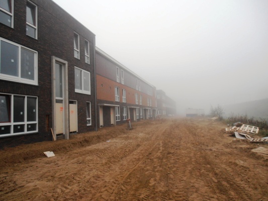 Polluxstraat - Inmiddels is men ook hier druk met de voorbereidingen voor de definitieve bestrating.