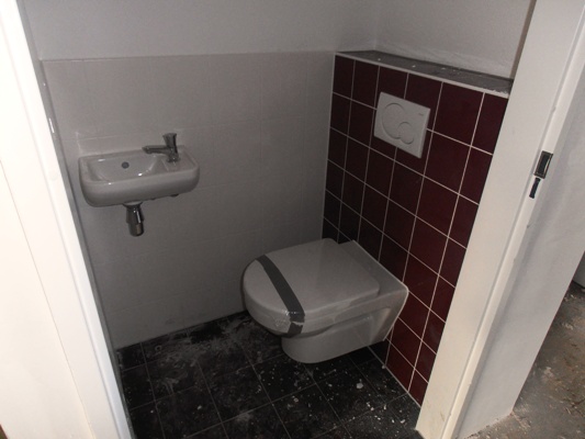Gratema - Het toilet is vrijwel af. We hebben inmiddels ook water.